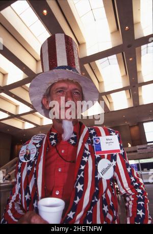 Dallas Texas USA, 1992: Un homme vêtu du costume de personnage de l'oncle Sam pour assister à un rassemblement de United We Stand pour les partisans du candidat présidentiel du tiers Ross Perot.©Bob Daemmrich Banque D'Images