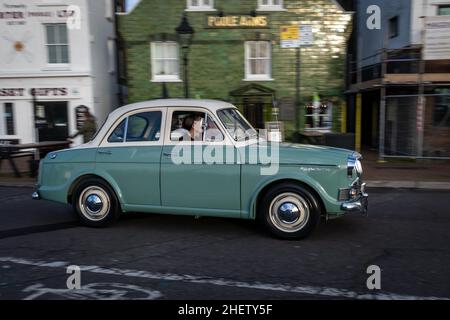 Voiture classique Riley One point Five sur le quai de Poole Banque D'Images