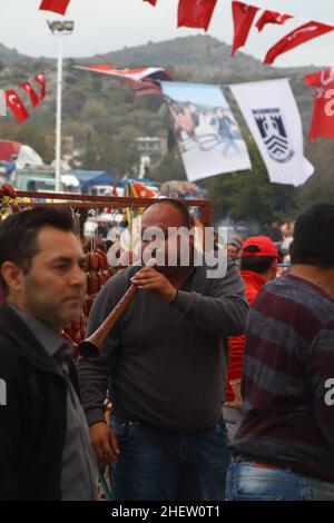 Bodrum, Turquie - 19 mars 2017 : la lutte traditionnelle à dos de chameau est très populaire dans la région de la mer Égée en Turquie.Camisoles de fantaisie colorées pour cette tenue Banque D'Images