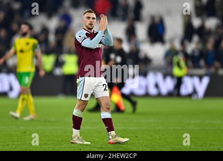 Londres, Royaume-Uni.12th janvier 2022.Jarrod Bowen (West Ham) applaudit la foule à la fin du match de la première ligue de West Ham contre Norwich au London Stadium Stratford.Crédit : MARTIN DALTON/Alay Live News Banque D'Images