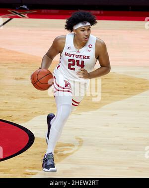 Piscataway, New Jersey, États-Unis.12th janvier 2022.Les Rutgers Scarlet Knights ont avancé Ron Harper Jr. (24) pendant le match entre les Cornhuskers du Nebraska et les Rutgers Scarlet Knights à Jersey Mikes Arena à Piscataway, New Jersey, le samedi 8 2022 janvier.Rutgers a battu Nebraska 93-65.Duncan Williams/CSM/Alamy Live News Banque D'Images