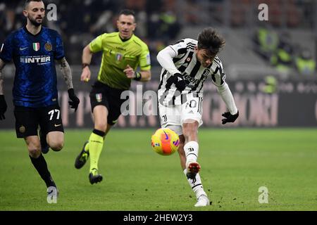 Milan, Italie.12th janvier 2022.Paulo Dybala du Juventus FC lors de la finale de la coupe italienne entre le FC Internazionale et le Juventus FC au stade San Siro de Milan (Italie), le 12th janvier 2022.Photo Andrea Staccioli/Insidefoto crédit: Insidefoto srl/Alamy Live News Banque D'Images