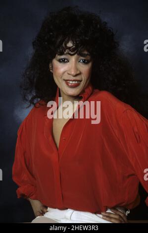 **PHOTO DE FICHIER** Ronnie Spector est décédé.Ronnie Spector photographié à Philadelphie, en Pennsylvanie, en 1984.© Scott Weiner/MediaPunch Banque D'Images