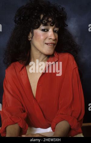 **PHOTO DE FICHIER** Ronnie Spector est décédé.Ronnie Spector photographié à Philadelphie, en Pennsylvanie, en 1984.Crédit : Scott Weiner/MediaPunch Banque D'Images