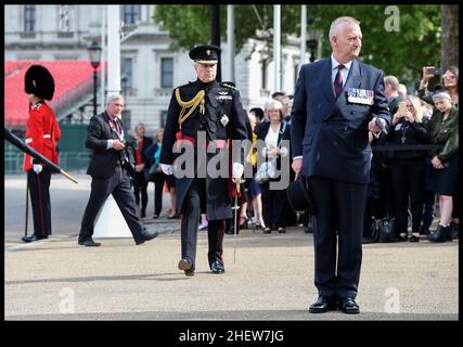 FileImage ©sous licence de Parsons Media.Le prince Andrew doit faire face à une affaire civile aux États-Unis.Il a été rapporté que le Prince Andrew serait confronté à une affaire civile aux États-Unis suite à des allégations d'agression sexuelle d'une femme à l'âge de 17 ans.Virginia Giuffre poursuit le prince, prétendant qu'il l'a abusée en 2001.HRH le prince Andrew, le duc de York, parle avec les Grenadiers et leurs familles au Guards Memorial sur les Horse Guards de Londres.Le duc a également assisté au Grenadier Guards Regimental Remembrance Service.Photo par photo par Pete Maclaine / Parsons Media Banque D'Images