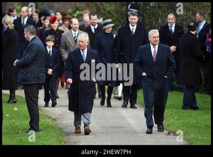 FileImage ©sous licence de Parsons Media.Le prince Andrew doit faire face à une affaire civile aux États-Unis.Il a été rapporté que le Prince Andrew serait confronté à une affaire civile aux États-Unis suite à des allégations d'agression sexuelle d'une femme à l'âge de 17 ans.Virginia Giuffre poursuit le prince, prétendant qu'il l'a abusée en 2001.Image ©sous licence de Parsons Media.25/12/2017.Sandringham , Royaume-Uni.Service de l'église du jour de Noël de la Reine Elizabeth II.le Prince Charles et le Prince Andrew marchent pour rejoindre la Reine Elizabeth II de la Reine Marie-Madeleine à l'église Sainte-Marie-Madeleine sur sa propriété Sandringham à Norfolk, pour le service du jour de Noël.Pictur Banque D'Images