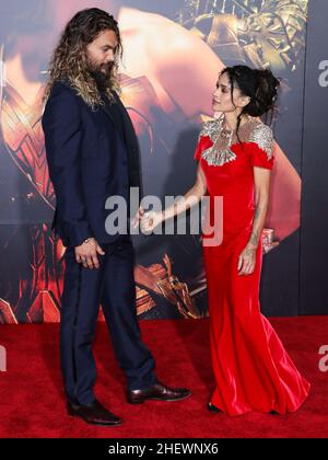 Hollywood, États-Unis.12th janvier 2022.(DOSSIER) Jason Momoa et Lisa Bonet annoncent Split après près de 5 ans de mariage.HOLLYWOOD, LOS ANGELES, CALIFORNIE, États-Unis - NOVEMBRE 13 : l'acteur américain Jason Momoa et la femme/actrice américaine Lisa Bonet arrivent à la première mondiale de Warner Bros. Pictures 'Justice League' qui s'est tenue au Dolby Theatre le 13 novembre 2017 à Hollywood, Los Angeles, Californie, États-Unis.(Photo de Xavier Collin/image Press Agency/Sipa USA) crédit: SIPA USA/Alay Live News Banque D'Images