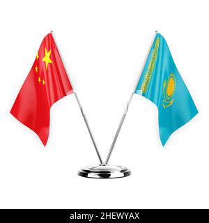 Deux drapeaux de table isolés sur fond blanc 3D illustration, la chine et le kazakhstan Banque D'Images