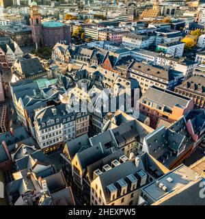 vue panoramique sur la nouvelle vieille ville de francfort au coucher du soleil Banque D'Images