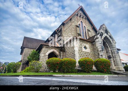 Sandakan, Malaisie - 06 janvier 2022 : Église Saint-Michel et tous les Anges, la plus ancienne église en pierre de Sabah, Bornéo.Partie du patrimoine de Sandakan tr Banque D'Images