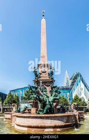 Fontaine avec un nom Mendebrunnen à Leipzig, au centre-ville, l'Allemagne, l'été Banque D'Images