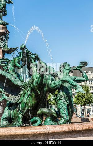 Fontaine avec un nom Mendebrunnen à Leipzig, au centre-ville, l'Allemagne, l'été Banque D'Images