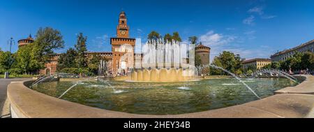 Vue panoramique sur la place du château Sforzesco Sforza à Milan, Italie. Banque D'Images