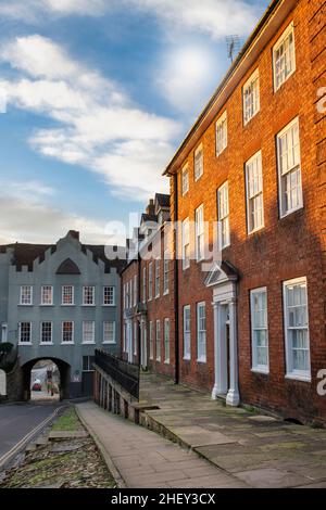 L'ancienne porte médiévale connue sous le nom de Broad Gate en hiver à Sunrise.Ludlow, Shropshire, Angleterre Banque D'Images