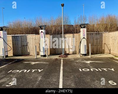 Station de charge ultra-rapide Ionity EV à Peterborough Services.350kw point de charge rapide pour les voitures électriques. Banque D'Images