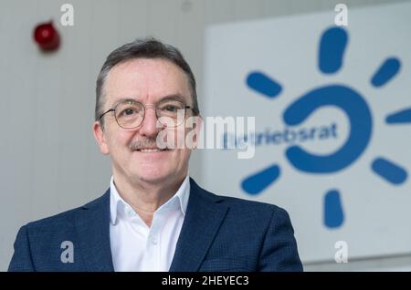 Sindelfingen, Allemagne.12th janvier 2022.Ergun Lümali, Président du Conseil des travaux généraux de Daimler AG et Mercedes-Benz AG, photographié à l'usine Mercedes-Benz de Sindelfingen.Credit: Marijan Murat/dpa/Alamy Live News Banque D'Images