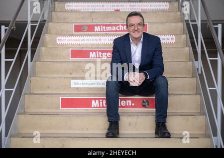 Sindelfingen, Allemagne.12th janvier 2022.Ergun Lümali, Président du Conseil des travaux généraux de Daimler AG et Mercedes-Benz AG, photographié à l'usine Mercedes-Benz de Sindelfingen.Credit: Marijan Murat/dpa/Alamy Live News Banque D'Images