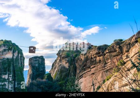 Meteora est l'un des monuments les plus impressionnants de Grèce situé sur le côté nord de la Grèce, à courte distance de Trikala et Kalambaka. Banque D'Images