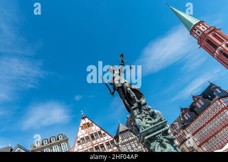 Statue de Dame Justice (Justitia) à Francfort, Allemagne Banque D'Images