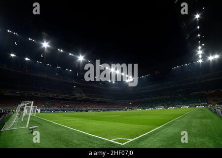 Milan, Italie.12th janvier 2022.Une vue générale du stade avant la finale de la super coupe italienne entre le FC Internazionale et le FC Juventus au stade San Siro à Milano (Italie), le 12th janvier 2022.Photo Andrea Staccioli/Insidefoto crédit: Insidefoto srl/Alamy Live News Banque D'Images