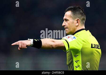 Milan, Italie.12 janvier 2022.Arbitre Daniele Doveri gestes pendant le match de football Supercoppa Frecciarossa entre le FC Internazionale et le FC Juventus.Credit: Nicolò Campo/Alay Live News Banque D'Images