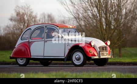 1987 Citroën 2CV voiture classique Banque D'Images