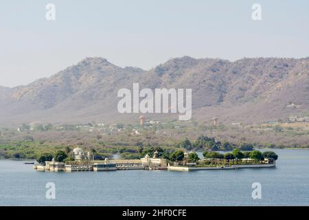 JAG Mandir Palace sur l'île Jagmandir, lac Pichola, Udaipur, Rajasthan, Inde,Asie du Sud Banque D'Images