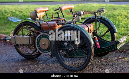Tricar français, 1898 LEON BOLLEE VOITURETTE.Deux places, conducteur à l'arrière, passager à l'avant Banque D'Images