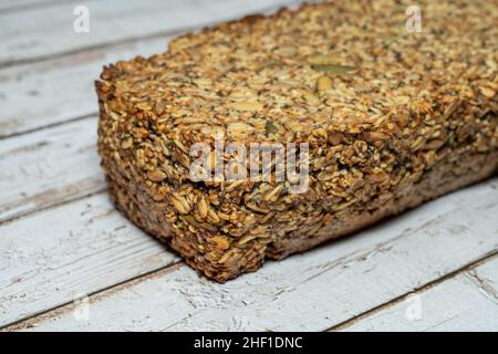 Préparer le pain pour les personnes intolérantes au gluten, assurez-vous d'utiliser de l'avoine sans gluten certifiée. Les enveloppes de graines de psyllium fournissent un liant Banque D'Images