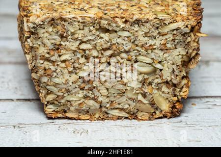 Préparer le pain pour les personnes intolérantes au gluten, assurez-vous d'utiliser de l'avoine sans gluten certifiée. Les enveloppes de graines de psyllium fournissent un liant Banque D'Images