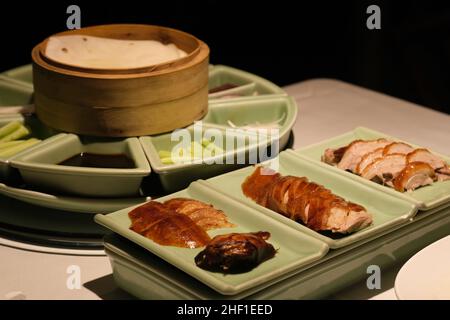 Tranche de canard laqué de Pékin (canard de Pékin).Cuisine chinoise traditionnelle Banque D'Images