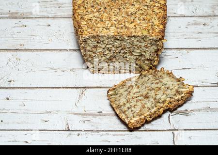 Préparer le pain pour les personnes intolérantes au gluten, assurez-vous d'utiliser de l'avoine sans gluten certifiée. Les enveloppes de graines de psyllium fournissent un liant Banque D'Images