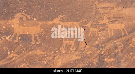 Rock Art of the Sand Island Petroglyph Panel près de la rivière San Juan dans le sud de l'Utah. Banque D'Images