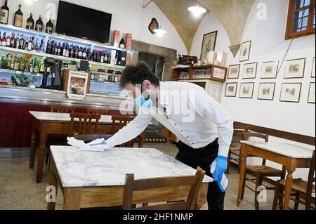 Italie, région Toscane, Arezzo, 18 mai 2020 : réouverture en Italie après l'urgence du coronavirus.Restaurants, bars, magasins, barbershops, salons de beauté,mus Banque D'Images