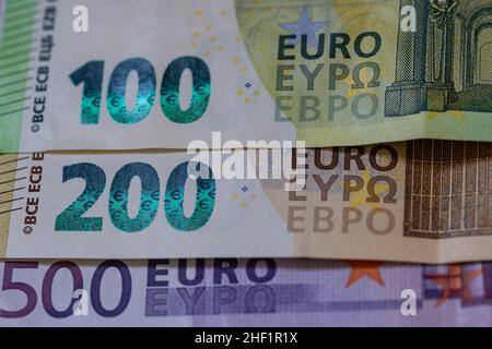 Gros plan d'un billet de 500 euros, de 200 euros et de 100 euros Banque D'Images