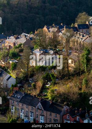 Vue sur les toits et cheminées dans la salle de bains Matlock Un village dans la région de Derbyshire Dales de la crête District Angleterre Royaume-Uni Banque D'Images