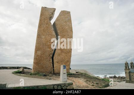 Muxia, Costa da Morte, Galice, Espagne - septembre 2021 Mémorial de la catastrophe du pétrolier intitulé A Ferida.Photo de haute qualité Banque D'Images