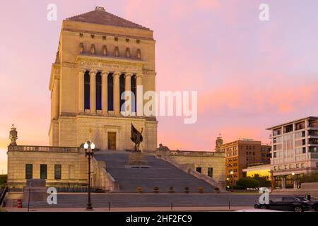 Indianapolis, Indiana, États-Unis - 19 octobre 2021 : le Mémorial de la guerre mondiale de l'Indiana Banque D'Images