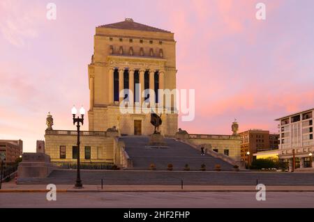 Indianapolis, Indiana, États-Unis - 19 octobre 2021 : le Mémorial de la guerre mondiale de l'Indiana Banque D'Images