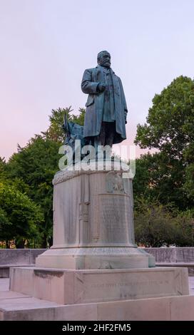 Indianapolis, Indiana, États-Unis - 19 octobre 2021 : statue de Benjamin Harrison à University Park Banque D'Images