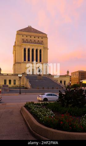 Indianapolis, Indiana, États-Unis - 19 octobre 2021 : le Mémorial de la guerre mondiale de l'Indiana Banque D'Images