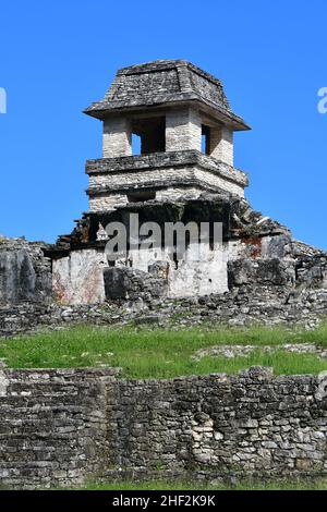 Le Palais (El Palacio), Tour d'observation (El Observatorio), site archéologique de Palenque, état du Chiapas, Mexique, Amérique du Nord,Site du patrimoine mondial Banque D'Images