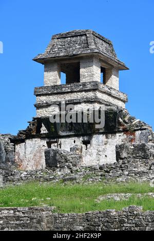 Le Palais (El Palacio), Tour d'observation (El Observatorio), site archéologique de Palenque, état du Chiapas, Mexique, Amérique du Nord,Site du patrimoine mondial Banque D'Images