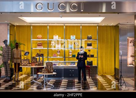 La marque de luxe italienne Gucci store vu à Hong Kong. Banque D'Images