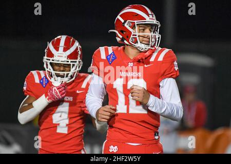 Mater Dei Monarchs Quarterback Elijah Brown (12) lors d'un match de football de l'école secondaire contre Servite, le vendredi 26 novembre 2021, à long Beach,Calif. Le Banque D'Images