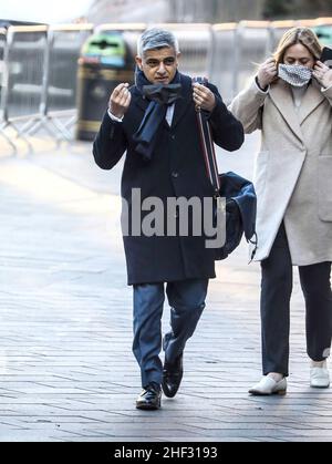 Londres, Royaume-Uni.13th janvier 2022.Le maire de Londres, Sadiq Khan, a vu arriver aux studios radio mondiaux.Crédit : SOPA Images Limited/Alamy Live News Banque D'Images