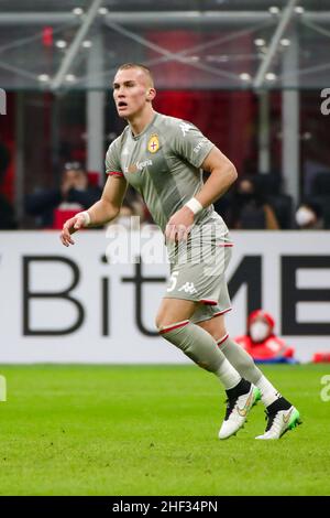 Milan, Italie.13th janvier 2022.Leo Ostigard pendant la série Un match de football entre AC Milan contre Gênes CFC le 13 janvier 2022 au stade Giuseppe Meazza à Milan, Italie pendant AC Milan contre Gênes CFC, football italien Coppa Italia match à Milan, Italie, janvier 13 2022 crédit: Agence de photo indépendante/Alay Live News Banque D'Images