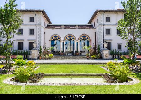 Vizcaya Museum à Miami sous ciel bleu Banque D'Images