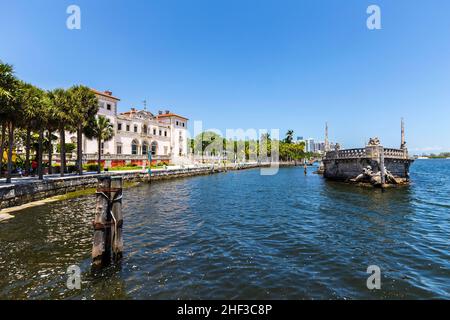 Vizcaya Museum à Miami sous ciel bleu Banque D'Images