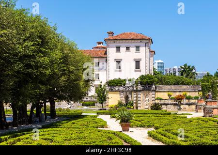 Vizcaya Museum à Miami sous ciel bleu Banque D'Images